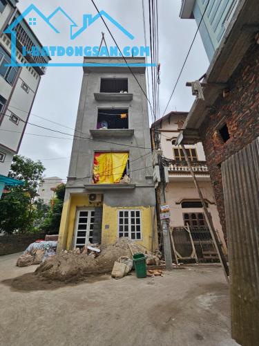 NHÀ HIẾM - LÔ GÓC - Ô TÔ TRÁNH - 2