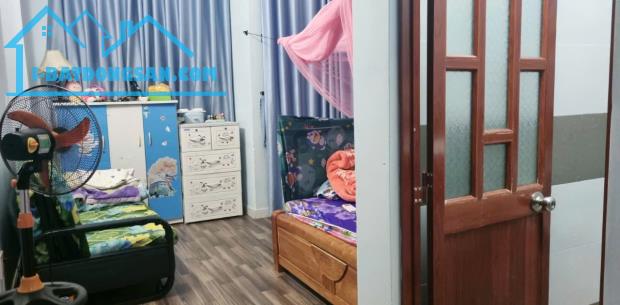 Gấp Bán nhà ngay chợ Bình Thành hẻm 6m xe hơi vào nhà 56m2,3Tầng Nhỉnh 3tỷ - 3