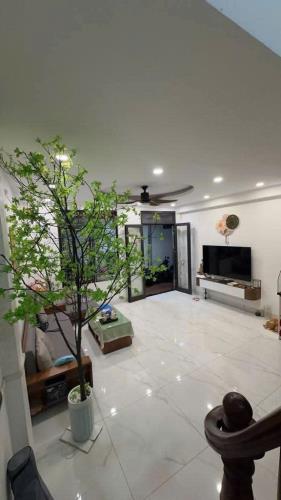 Bán Nhà Phố Cầu Giấy Nhà cực đẹp thoáng sáng có sân mặt tiền rộng - 1