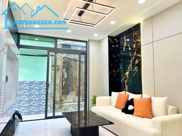 QUẬN 7 - LÂM VĂN BỀN - NHÀ ĐẸP VÀO Ở NGAY - 50m2 - GIÁ 5 TỶ XÍU THƯƠNG LƯỢNG. - 3
