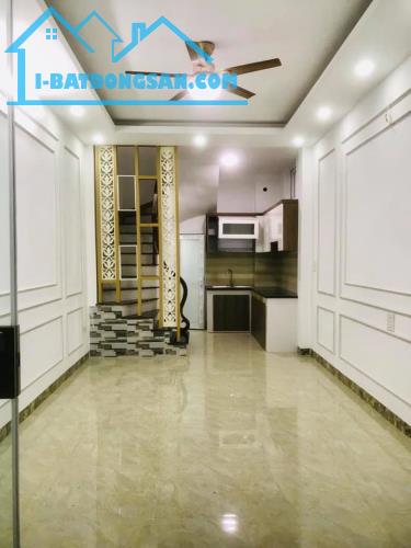 Bán nhà ngõ 147B Tân Mai, 26m2 x 4.5 tầng, 15m ra ô tô tránh, 4.6 tỷ