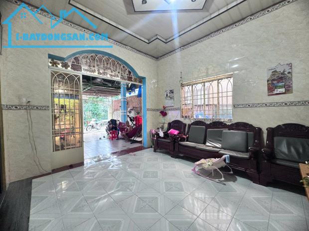 CẦN BÁN GẤP GIẢM 1 TỶ CHO CĂN NHÀ CẤP 4 NGAY TRUNG TÂM