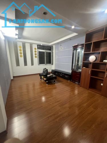Cực đẹp phố Chùa Bộc, Đống Đa. Ngõ thông, sát phố - Nhà 50m, 5 tầng, giá 7.95 tỷ