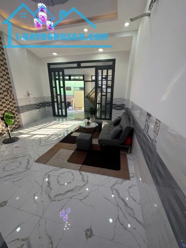 Cần bán gấp nhà mới, hẻm xe hơi thông,  70m2,ngang 6m Bình Tân giáp q6, vị trí đẹp, 3.x tỷ - 2