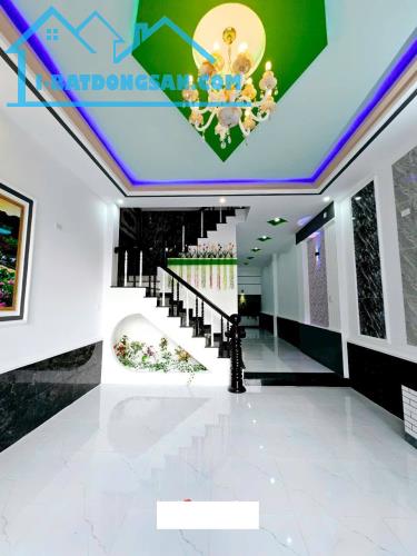BÁN GẤP NHÀ 3 TẦNG AEON BÌNH TÂN-HẺM OTO THÔNG NGANG 4*19M CHỈ 7 TỶ 78 ( BỚT LỘC )