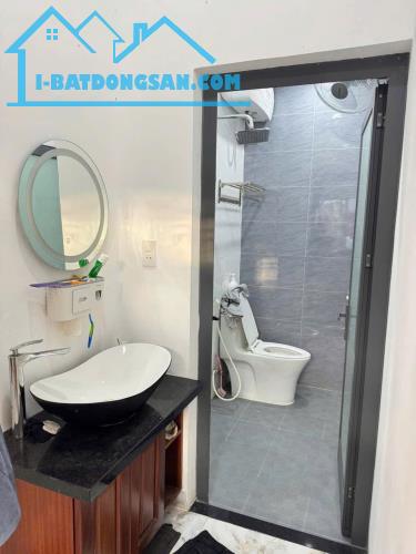 NHÀ ĐẸP MẶT PHỐ SÁT SÔNG, GẦN BIỂN, VIEW CÔNG VIÊN CẦU ĐI BỘ CỰC ĐẸP, GẤP BÁN GIÁ CỰC RẺ