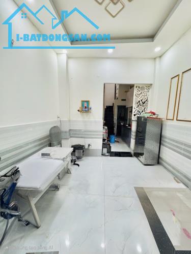 Bán nhà quận 8 Dương Bá Trạc cách mặt tiền 50m - 3
