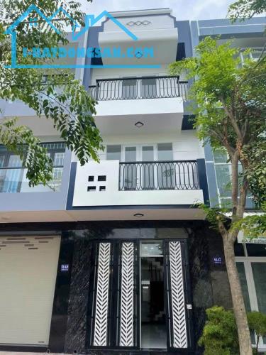 BÁN GẤP NHÀ 3 TẦNG TÊN LỬA -HẺM OTO THÔNG NGANG 4*18.5M CHỈ 7 TỶ 77( BỚT LỘC )