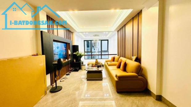 HOA HẬU PHỐ LÂM HẠ - LONG BIÊN - 7T THANG MÁY - GARA ÔTÔ 7 CHỖ - FULL NỘI THẤT CAO CẤP - 3