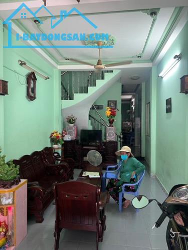 CHỦ CẦN BÁN GẤP NHÀ 3 TẦNG ĐẸP,HẺM XE HƠI PHƯỜNG HIỆP PHÚ,DT 70M2 GIÁ CHỈ NHỈNH 6 TỶ!