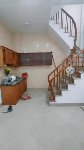 CẦN BÁN GẤP NHÀ THUỴ KHUÊ TÂY HỒ 35m2, 5 TẦNG MẶT TIỀN 4,2m GIÁ  7 TỶ - 3