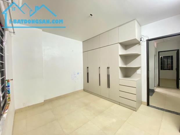 PHỐ VÍP QUẬN CẦU GIẤY - 50M RA PHỐ - NHÀ DÂN XÂY - NGÕ RỘNG THOÁNG - NỞ HẬU