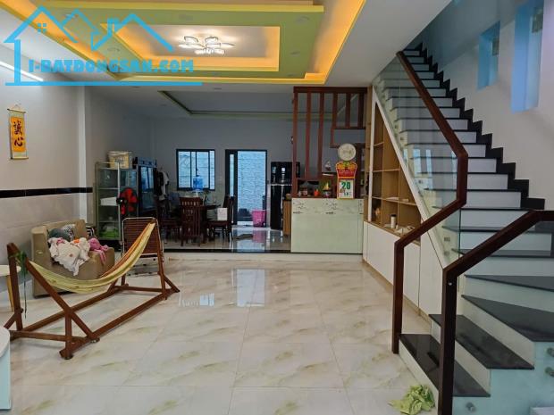 Bình Tân, giáp Tân Phú, Hẻm ô tô, nhà mới đẹp 4tầng, R 6.5m, Giá rẻ