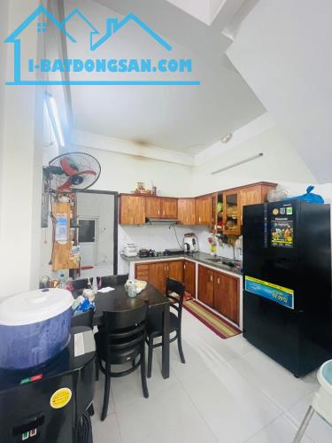 Chính chủ bán nhà 2 tầng  mặt tiền Tôn Đản đoạn sầm uất gần trường học - 3