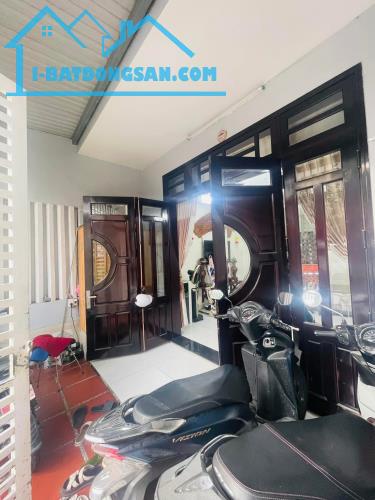 Chính chủ bán nhà 2 tầng  mặt tiền Tôn Đản đoạn sầm uất gần trường học - 4