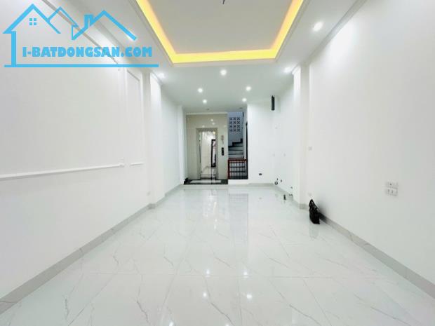 SIÊU PHẨM. Bán nhà Định Công Thượng, Hoàng Mai. 35m2 x 5 Tầng. THANG MÁY. Ô TÔ. Hơn 8 Tỷ - 1
