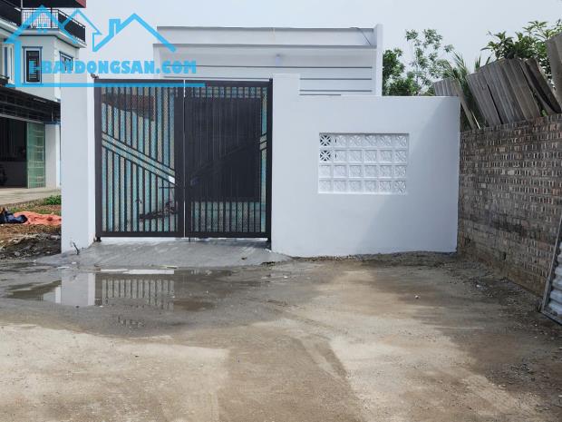 Bán nhà mới về ở ngay  Nguyễn Văn Linh, Xuân Hòa, Phúc Yên, Vĩnh Phúc Ô tô vào tận sân - 2