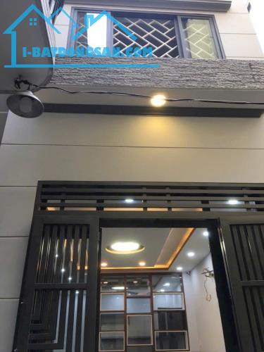 BÁN NHÀ GÓC 2  MẶT TIỀN - CÁCH MẠNG THÁNG 8, QUẬN 3, DT: 4,27 X 8 ( NỞ HẬU 7,4M)