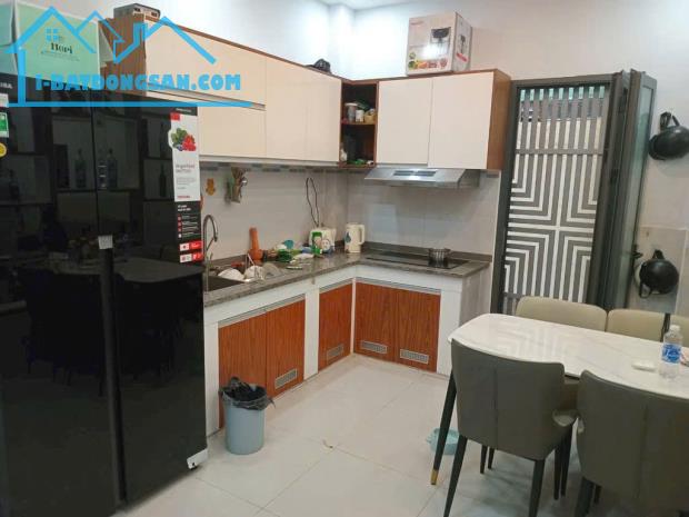 BÁN NHÀ GÓC 2  MẶT TIỀN - CÁCH MẠNG THÁNG 8, QUẬN 3, DT: 4,27 X 8 ( NỞ HẬU 7,4M) - 1