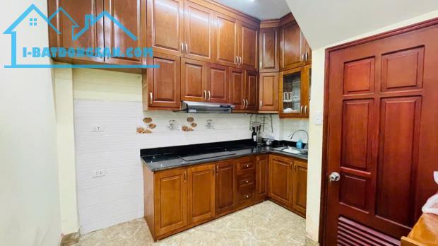 Nhà trung tâm Cầu Giấy 5 tầng 30m2 - Ở ngay – Ngõ thông – Sổ đỏ vuông đẹp 7,2 tỷ - 3