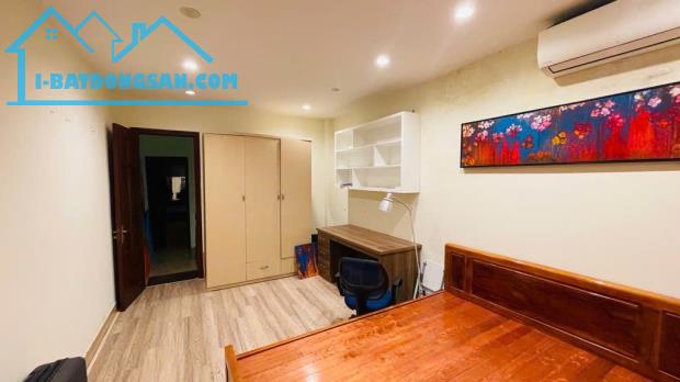 Nhà trung tâm Cầu Giấy 5 tầng 30m2 - Ở ngay – Ngõ thông – Sổ đỏ vuông đẹp 7,2 tỷ