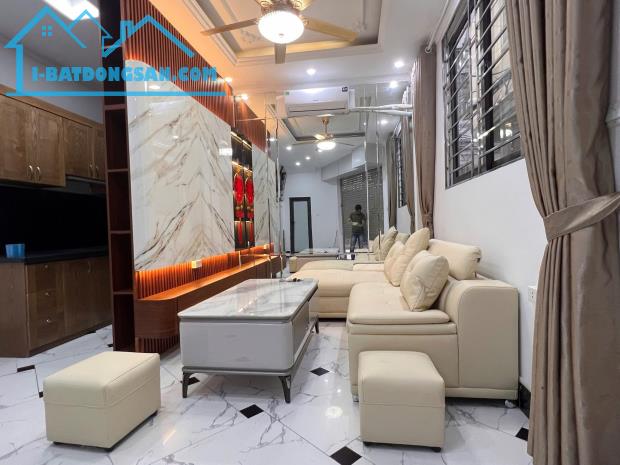 BÁN NHÀ - HỒ TÙNG MẬU - CẦU GIẤY - 37M2 - 6T - 8 TỶ - TRUNG TÂM QUẬN- LÔ GÓC THOÁNG - GPHỐ