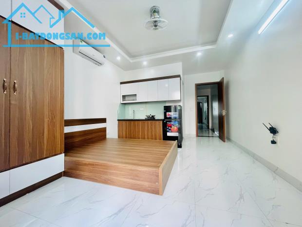 Bán căn hộ DV phố Vương Thừa Vũ, DT 51/55m, 8 tầng mới, MT 4.2m, giá 18.2 tỷ, ngõ ô tô.