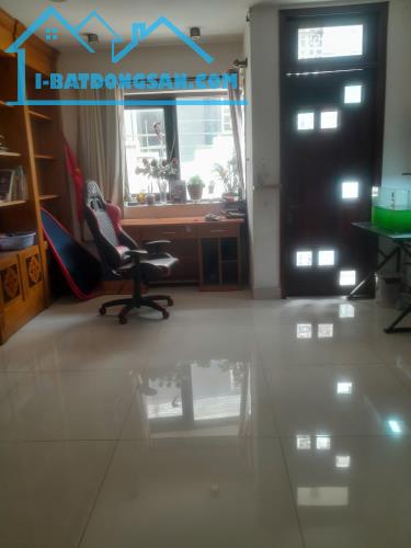 Bán Nhà Ngay Chợ Hồ Trong Quý - 4x16m - Nhà 2 Tầng - 2