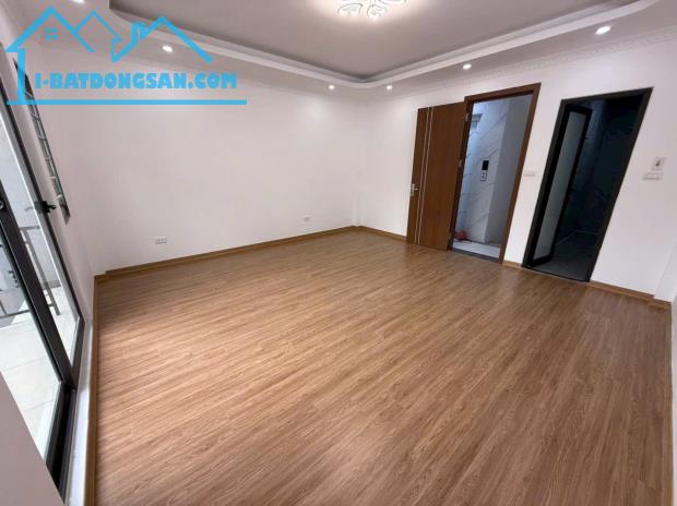 Bán nhà Bát Khối - Long Biên. Thang Máy - Ôtô 7 chỗ vào nhà, 51m x 5T. chỉ hơn 7 tỷ. - 2