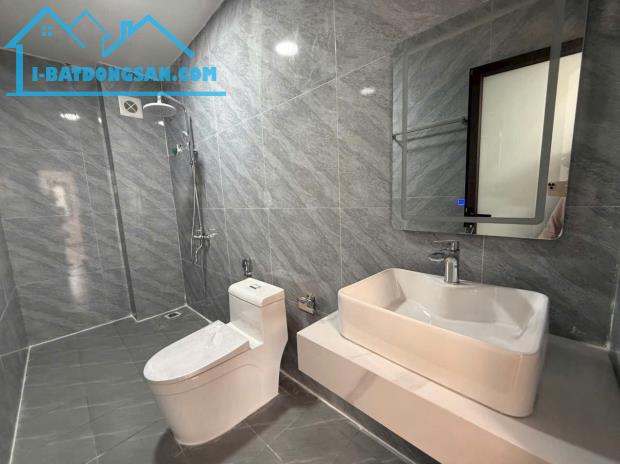 Bán nhà Bát Khối - Long Biên. Thang Máy - Ôtô 7 chỗ vào nhà, 51m x 5T. chỉ hơn 7 tỷ.