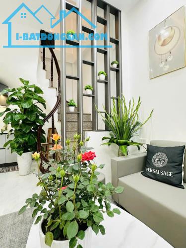 NGÃ TƯ LÁNG HẠ - NGUYỄN CHÍ THANH- LÀM VĂN PHÒNG VÀ KINH DOANH - Ô TÔ TRÁNH . 50M - 10m - 1