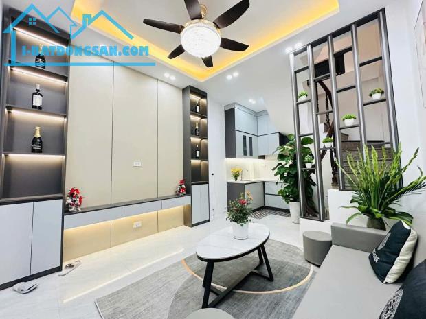 NGÃ TƯ LÁNG HẠ - NGUYỄN CHÍ THANH- LÀM VĂN PHÒNG VÀ KINH DOANH - Ô TÔ TRÁNH . 50M - 10m - 2