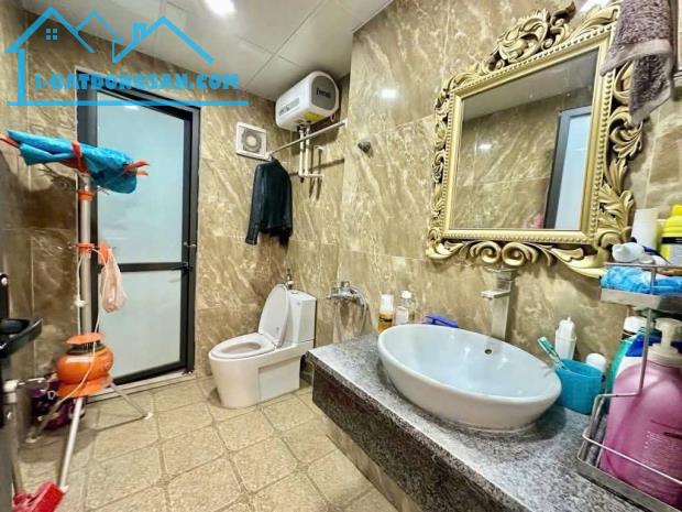 NGÃ TƯ LÁNG HẠ - NGUYỄN CHÍ THANH- LÀM VĂN PHÒNG VÀ KINH DOANH - Ô TÔ TRÁNH . 50M - 10m - 3
