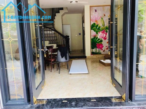 NGỌC LÂM – NHÀ ĐẸP 5 TẦNG THANG MÁY – KINH DOANH – GẦN HỒ TAI TRÂU – FULL NỘI THẤT