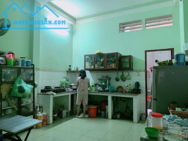 CHỦ NGỘP HXT THÔNG QT, CV LÀNG HOA - 100M2 (KLG) - 1T1L 3PN, BÁN ĐẤT TẶNG NHÀ - 8,5 TỶ TL - 3
