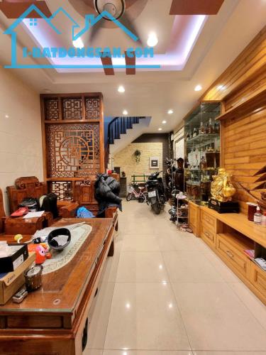 Cần tiền bán gấp nhà hoàng mai tân mai 5 tầng 30m2 _ nhỉnh 6 tỷ