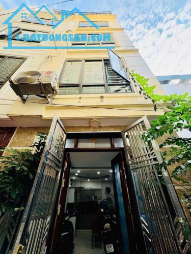 Nhà Đẹp 29 Khương Hạ 30m 5 Tầng – 7.3 Tỷ –Gần Hồ – Nở Hậu –30m Ra Ô Tô Tránh –3 Ngủ - 2