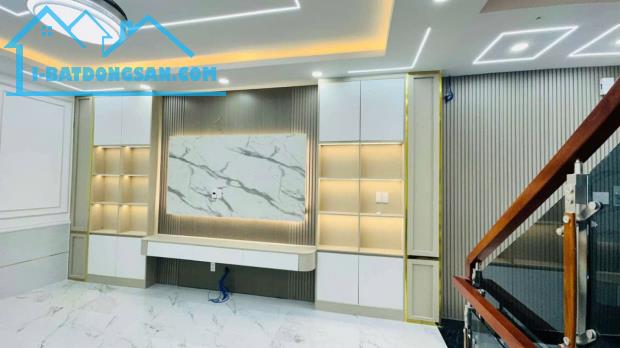Siêu Phẩm Liên Khu 4-5 ngay chợ Bình Thành hẻm nhựa 7m 56m2,5Tầng Nhỉnh 5 tỷ