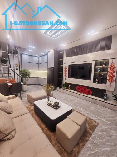 Ô tô đỗ cổng 15m ra phố nhà mới koong 48m2 5 tầng 6.1 tỷ Vĩnh Hưng