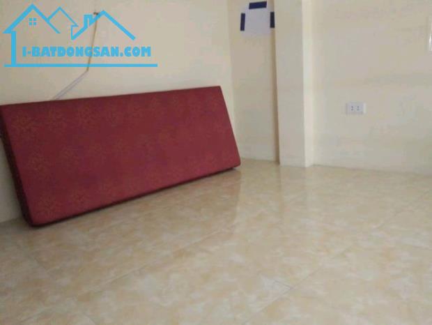 GÀ ĐẺ TRỨNG VÀNG NGỌC THỤY 20TR/THÁNG