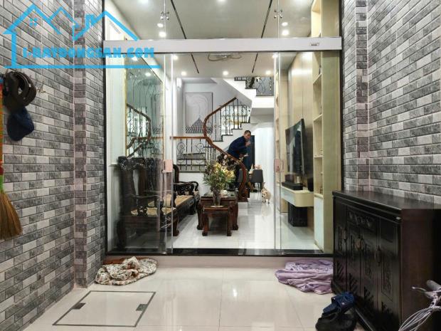 Nhà đẹp Nguyên Hồng - Ba Đình 45m2 x 5 tầng - Gần ô tô dừng đỗ - Đầy đủ nội thất - 2