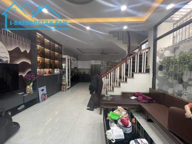 Nhà phố Nguyễn Trãi 66 m², lô góc thoáng sáng, dân xây kiên cố, chỉ 8 tỷ.