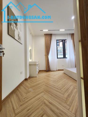🏡 Nhà mới Bồ Đề, Long Biên, 35m2 x 4 tầng, Ô tô, Nội thất cao cấp, Gần hồ, 7 tỷ 35