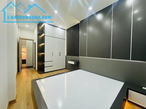BÁN NHÀ SIÊU ĐẸP PHỐ HÀO NAM, GẦN PHỐ , 6 TẦNG THANG MÁY,ĐẸP NHƯ KS 5 SAO - 2