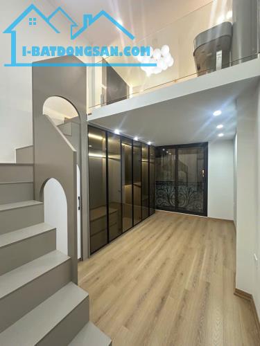 BÁN NHÀ SIÊU ĐẸP PHỐ HÀO NAM, GẦN PHỐ , 6 TẦNG THANG MÁY,ĐẸP NHƯ KS 5 SAO