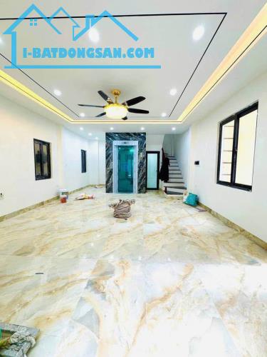 SIÊU HOT NGUYỄN VĂN CỪ - CÓ THANG MÁY – LÔ GÓC – 3 THOÁNG, THÔNG RA  NGỌC LÂM , NGÔ GIA - 2