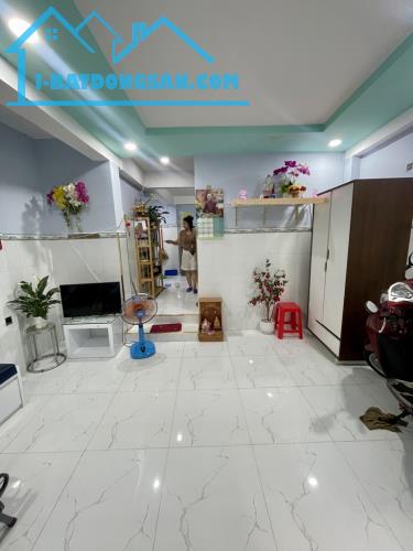 BÁN NHÀ ĐẸP GẦN MẶT TIỀN TÂN SƠN NHÌ_40M2_3 TẦNG_NHỈNH 3 TỶ.