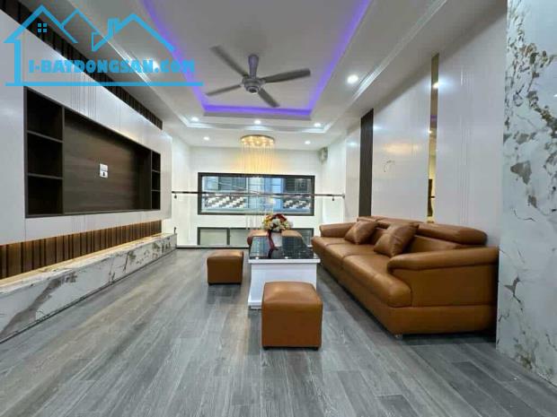 Hoa hậu Khương Trung siêu mới đẹp thang máy, sổ vuông, view hồ nhỉnh 30 tỷ
