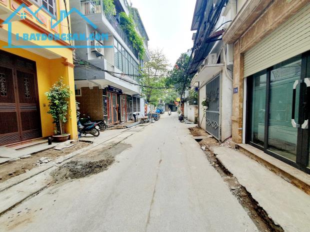 CỰC HIẾM, NGÕ TO NHƯ PHỐ, 6 TẦNG THANG MÁY, GARA Ô TÔ, VỪA Ở VỪA KD, TT QUẬN THANH XUÂN.