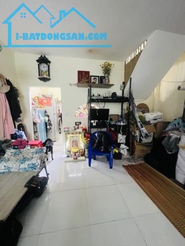 (439) BÁN NHÀ NHỈNH 3TY. PHÙ HỢP GIA ĐÌNH NHỎ.  - Diện tích 36m2(4m*9m). - KC: trệt + lửn